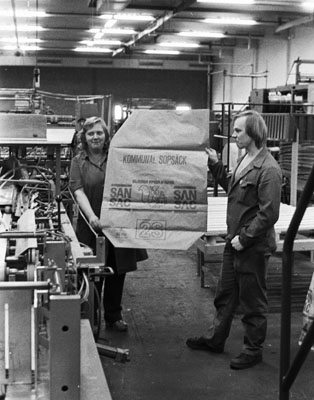 Sopsäck. Under ett halvt sekel var säcktillverkning en viktig del av Skoghalls verksamhet.