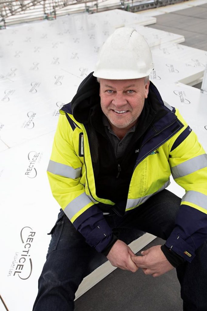Projektledare Jörgen Carlsson hos takentreprenören Plåtslagaren GH Johansson AB. Foto: Recticel