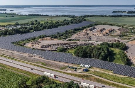 El till 2 300 villor – Sveriges största solcellspark i drift