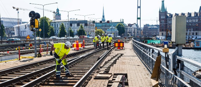 Nu rullar tågen igen och järnvägen har fått en ny livslängd på 80 år. Foto: Mikael Ullén.