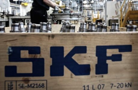SKF stänger fabriker och minskar på personal