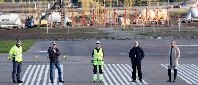 Michael Edebrant, Airport Operation Manager, Thomas Stenström, Facility Manager Linköping, Lena Näslund, projektledare Banflytt, Per Lindblad, Airport Manager och Sofia Eriksson, Director Finance and Contract. Fotograf: Lasse Hejdenberg