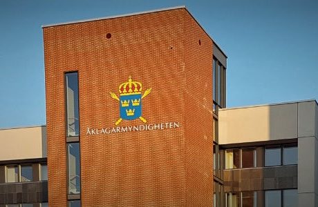 Mutmisstänkt vd sparkas
