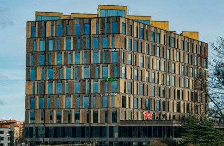 Skanska miljardsäljer kontor