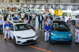Bilfabrik ställer om – producerar enbart elbilar Thumbnail