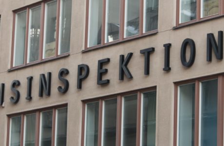 Miljonböter för att ha hållit inne med insiderinformation