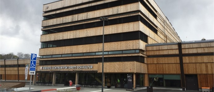 Entré till Knivsta Centrum för Idrott och Kultur (CIK). Foto, Elias Lindqvist.