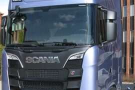 Scania stoppar 2000 lastbilar efter strejk från leverantör Thumbnail
