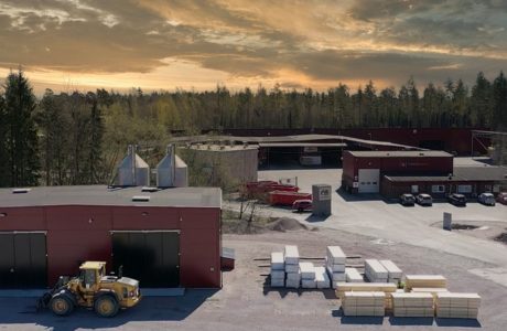 Woodsafe bygger länets största takmonterade solcellsanläggning