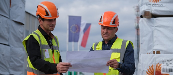 Aleš Vala, produktionsledare, och Pavel Urban, sågverkschef. Foto: Stora Enso