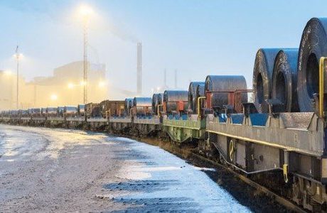 Stålföretaget ska halvera sina utsläpp till 2024