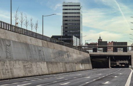 Nu rullar bilarna genom nya Gullbergstunneln