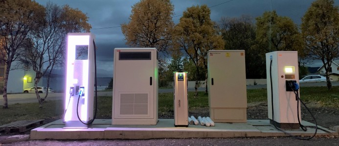 Avtalet innebär installera och driva 24 nya snabbladdningsstationer i områdena kring Tromsö och Finnmark. Foto: Vattenfall