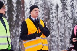 Näringsministern hyllar skogsindustrin Thumbnail