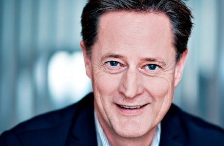 Ny strategi bakom plötsligt vd-byte