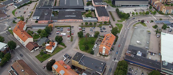 Den senaste dagen att anmu00e4la sitt intresse u00e4r 16e april. Efter det vu00e4ljs fyra byru00e5er ut om att fu00e5 lu00e4mna in ett tu00e4vlingsbidrag.