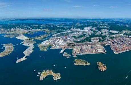 Göteborgs hamn sätter två fartyg i karantän