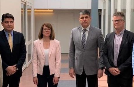 Nykomling tar jätteorder