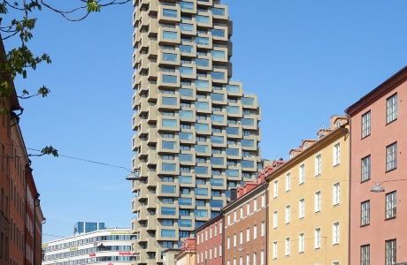 Boende evakueras från lyxtornet