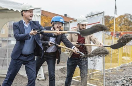 Spaden i marken för nya bostäder
