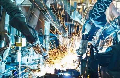Industriarbetsgivarna spår något bättre tider