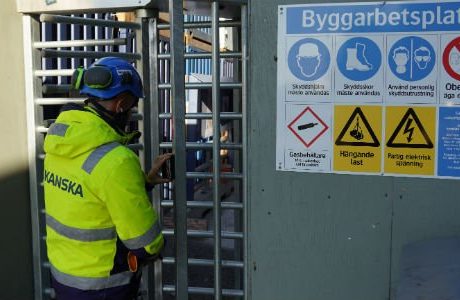 Byggjätten varslar