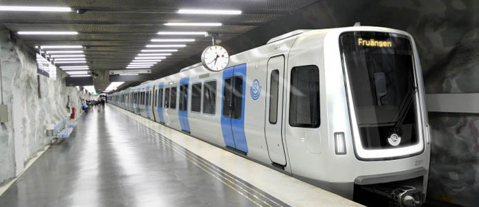Det nya tunnelbanetu00e5get fu00f6r Ru00f6da Linjen som bu00f6rjar levereras 2017.