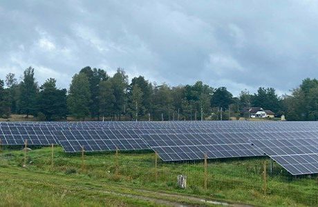Nu är solcellsparken vid Carlfors Bruk invigd