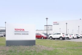 Toyota permitterar 1 400 tjänstemän Thumbnail