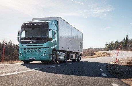 Åkeriföretag köper 1 000 lastbilar från Volvo