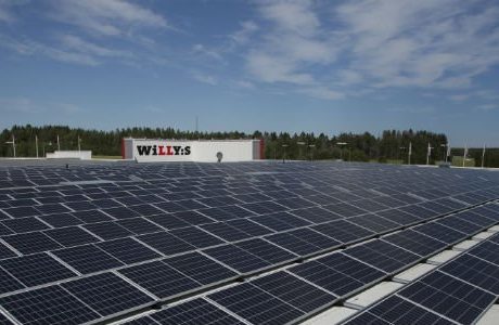 Satsar på solceller med sex nya anläggningar