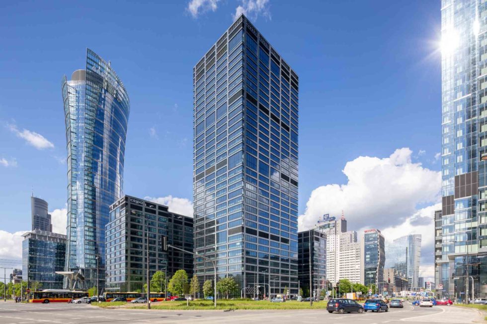 Skanska säljer skyskrapa i Warszawa för närmare 3 miljarder