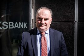 Vice riksbankschefen avgår i sommar Thumbnail