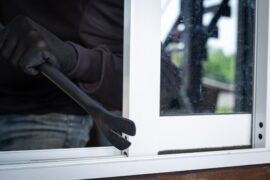Tjuvar stal maskiner från byggarbetsplats – bröt sig in Thumbnail