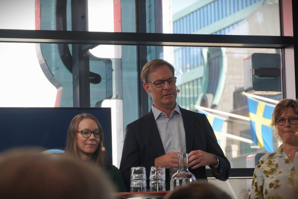 Byggföretagens näringspolitiska expert Anna Broman, Fastighetsägarnas Samhällspolitiske chef Martin Lindvall och Nancy Matsson, ordförande Initiativet Bygg i Tid.