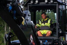 En helt ny värld öppnade sig för Naumer Entreprenad med maskinstyrning på grävlastaren Thumbnail