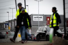 Hög chef lämnar med omedelbar verkan Thumbnail