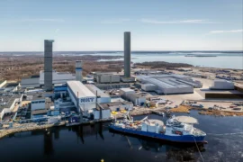 Här byggs Nordens näst högsta torn – blir världens största fabrik av sitt slag