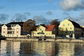 Kajens grundförstärkning klar – vilar på stenkistor från 1800-talet