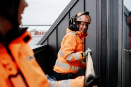 Byggåret för kvinnor tillbaka Thumbnail