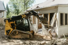 Mutdom och konkurskaos: Nu rivs bostadsprojektet Thumbnail