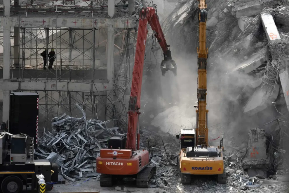 Fyra byggarbetare saknad fortfarande efter huskollapsen i Bangkok. Manish Swarup/AP/TT