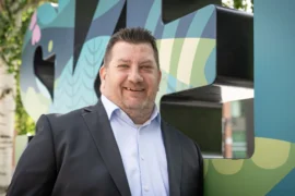 Inledde karriären som snickare – nu blir han regionchef Thumbnail