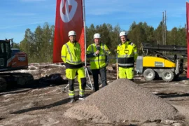 De bygger transformatorstation i trä Thumbnail