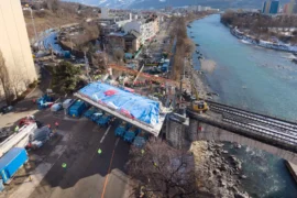 1 400 ton bro flyttades – utan en enda kran Thumbnail