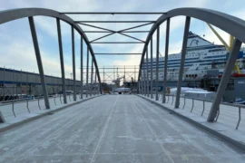 Spektakulär flytt av nya bron – millimeter från misslyckande Thumbnail