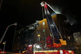 Byggbrister bakom våldsam brand i flerbostadshus Thumbnail