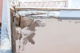 Balkongerna rasar från prestigebygget Thumbnail