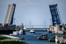Små vulkaner på bron – nu ska den repareras Thumbnail