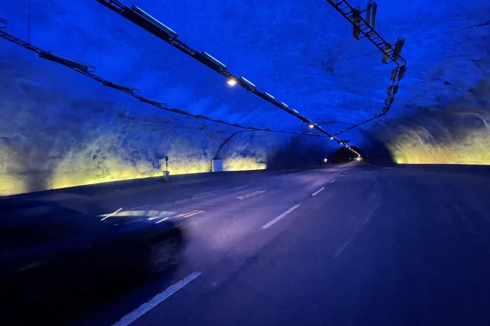 Uppgraderar världens längsta vägtunnel – efter bitter tvist Thumbnail